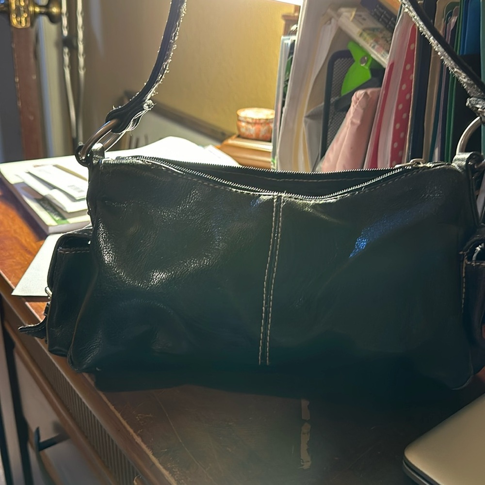 Black handbag with cute side pockets